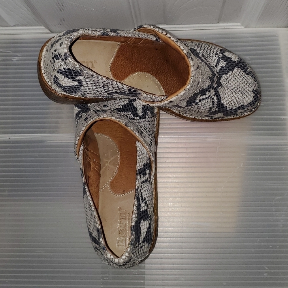 BORN snakeskin print clogs - Picture 6 of 10